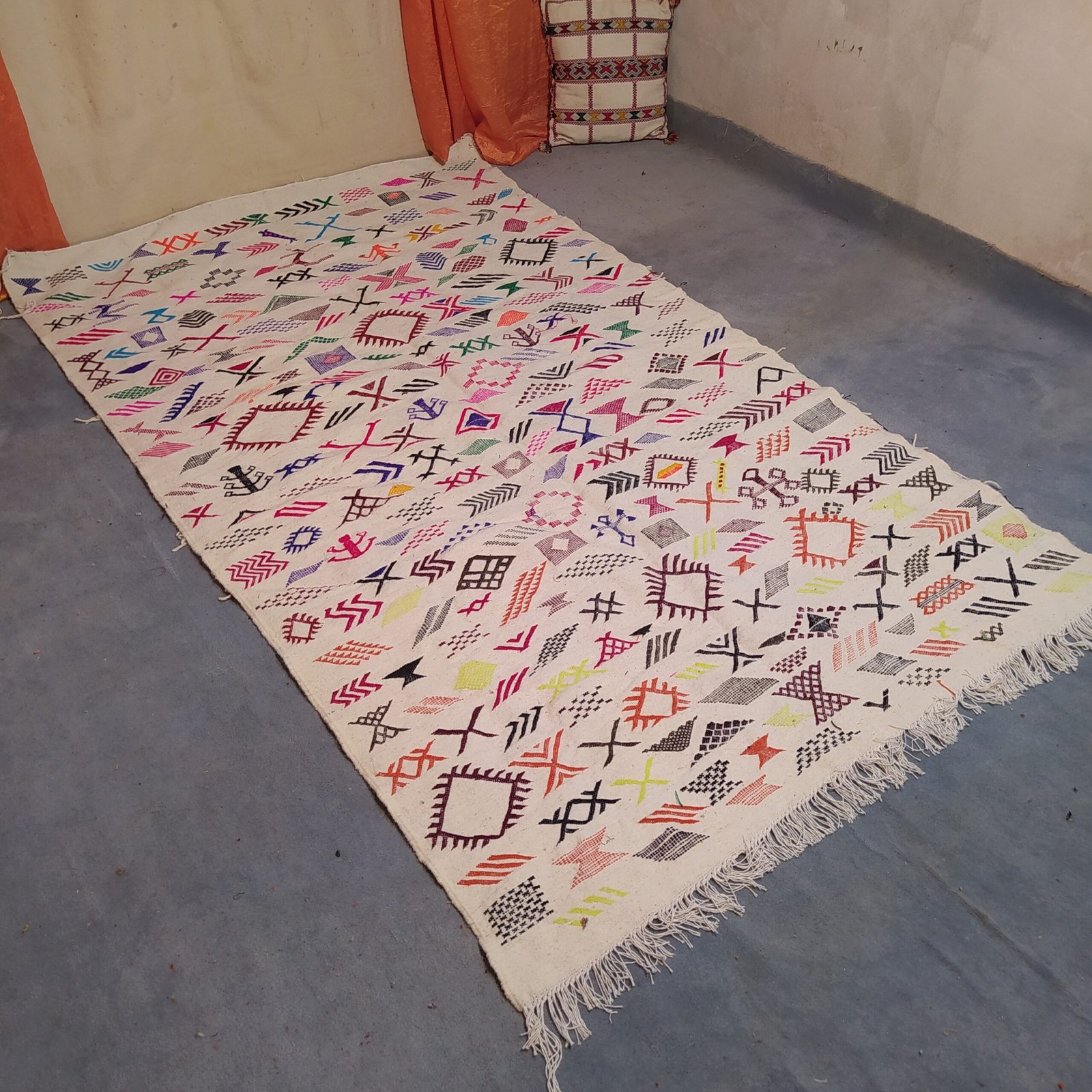 Handmade Beni Ouarain Moroccan Wool Rug – Vintage Berber Carpet for Modern Interiors - Image 10