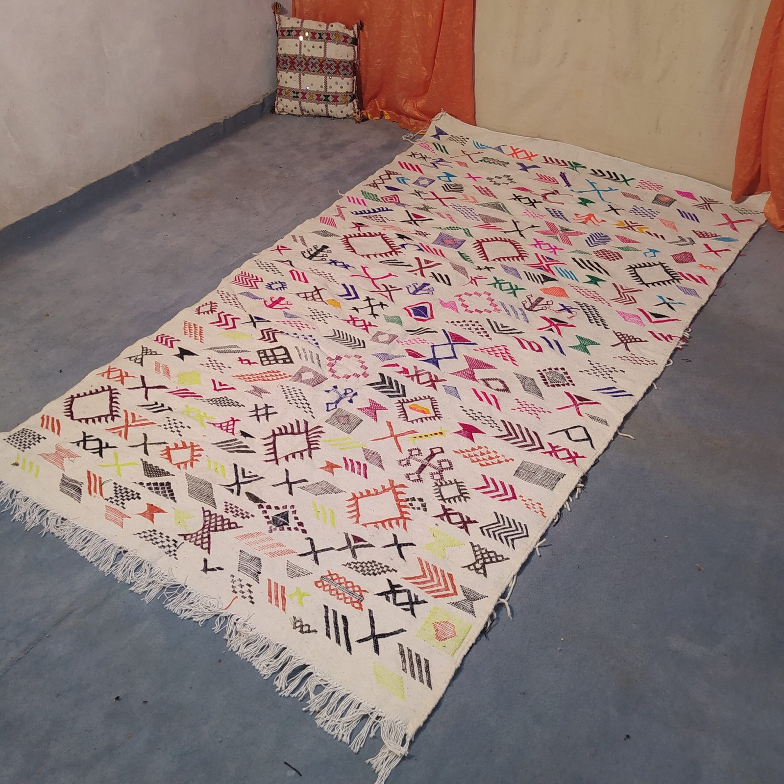 Handmade Beni Ouarain Moroccan Wool Rug – Vintage Berber Carpet for Modern Interiors - Image 9