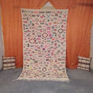 Handmade Beni Ouarain Moroccan Wool Rug – Vintage Berber Carpet for Modern Interiors