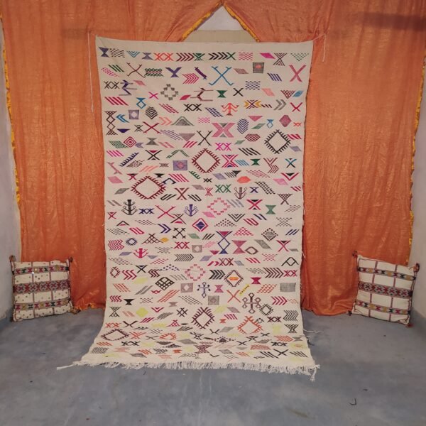 Handmade Beni Ouarain Moroccan Wool Rug – Vintage Berber Carpet for Modern Interiors