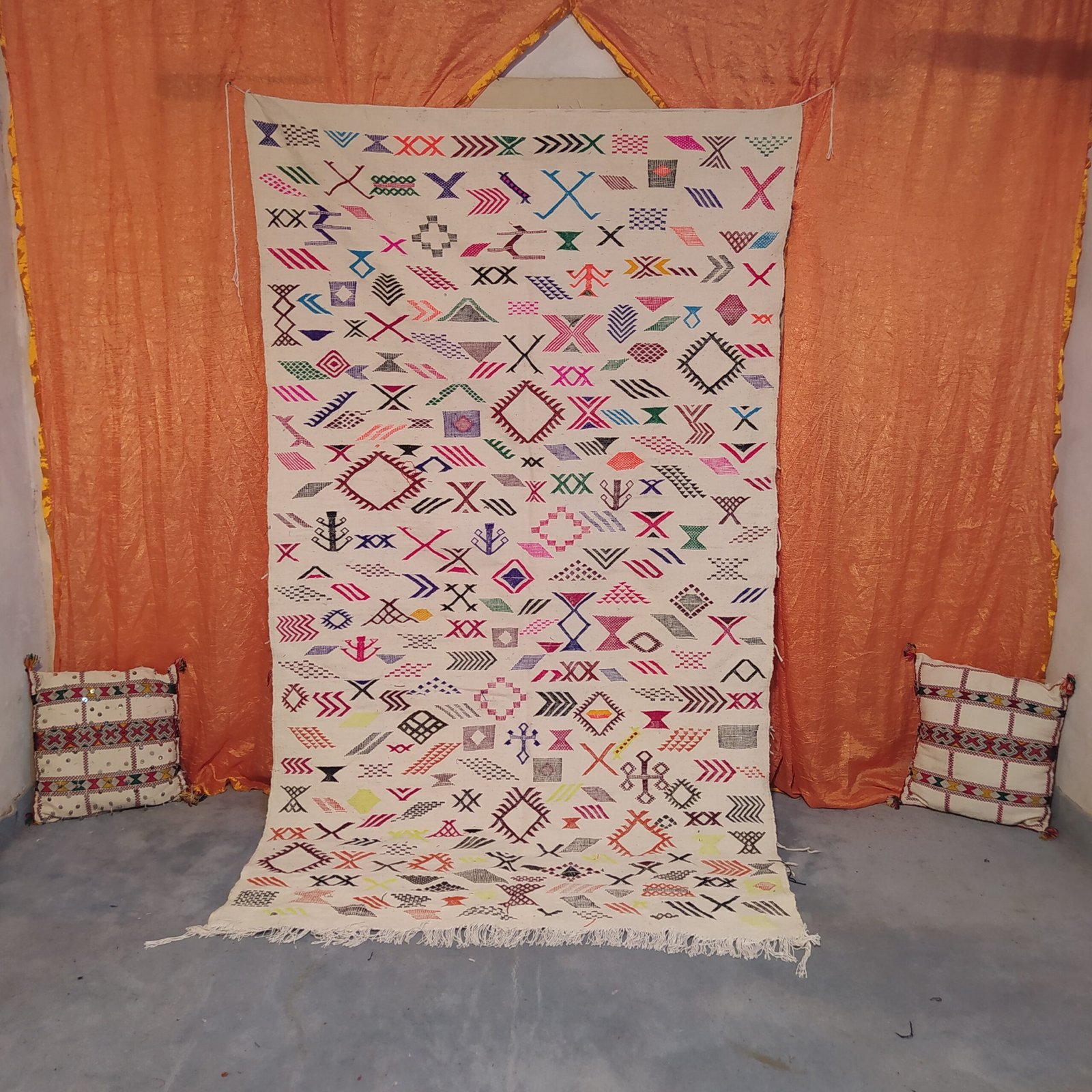 Handmade Beni Ouarain Moroccan Wool Rug – Vintage Berber Carpet for Modern Interiors