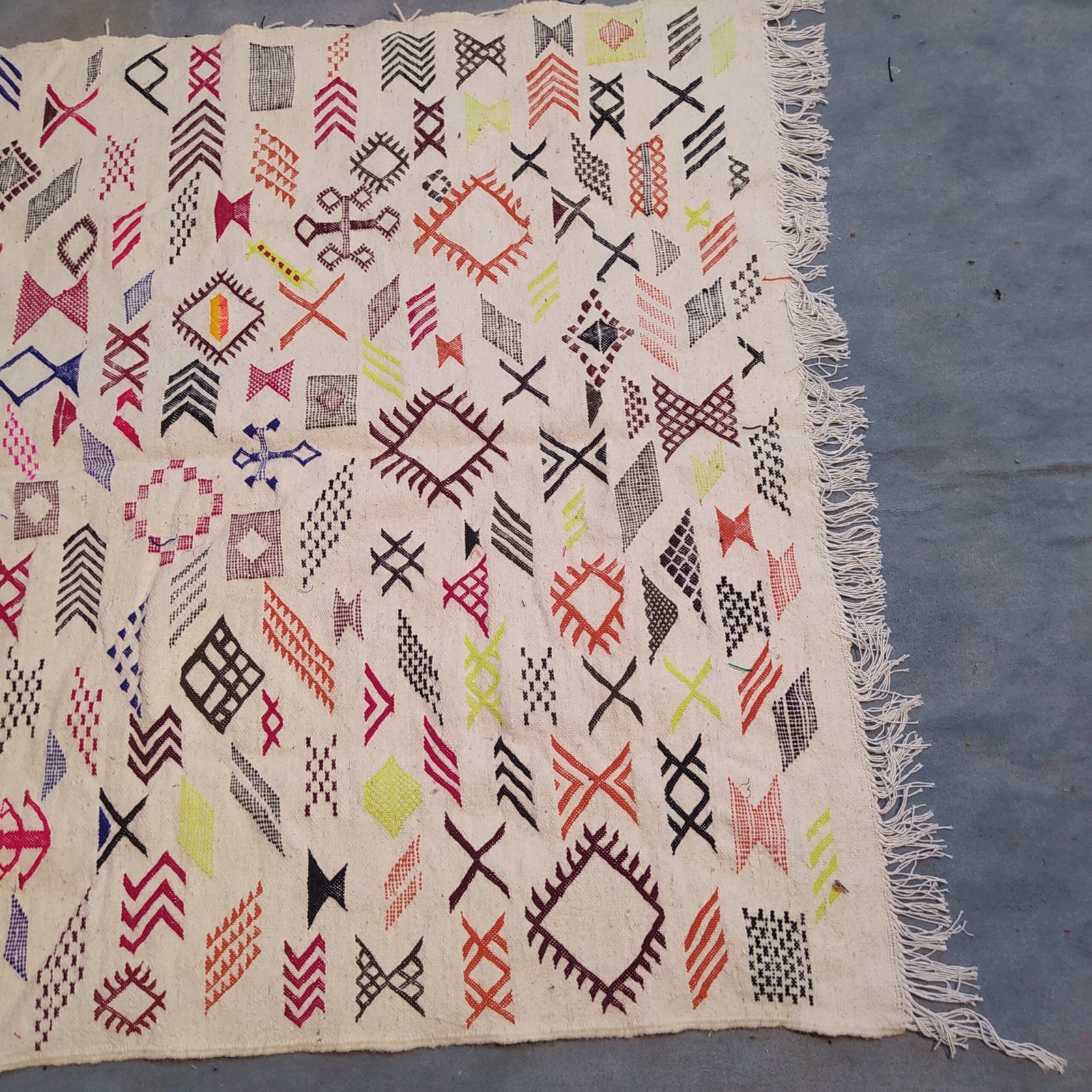 Handmade Beni Ouarain Moroccan Wool Rug – Vintage Berber Carpet for Modern Interiors - Image 6