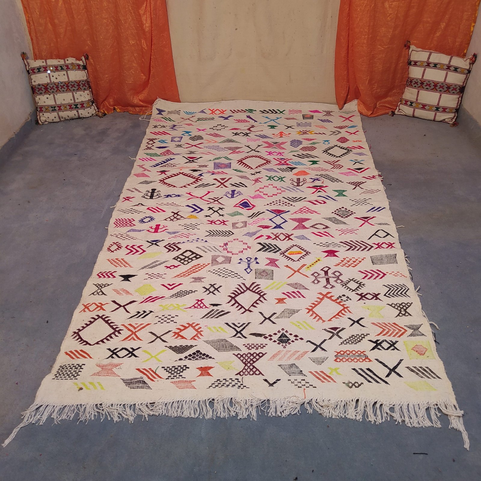 Handmade Beni Ouarain Moroccan Wool Rug – Vintage Berber Carpet for Modern Interiors - Image 5