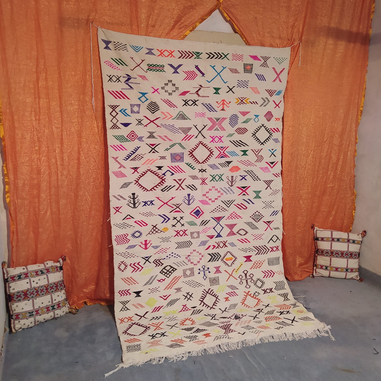 Handmade Beni Ouarain Moroccan Wool Rug – Vintage Berber Carpet for Modern Interiors - Image 4