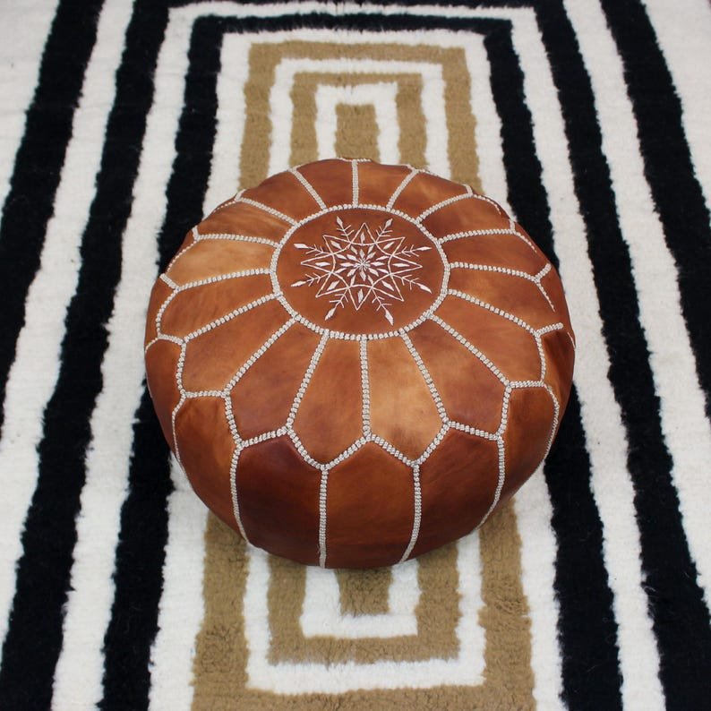 Pouf Marocain en Cuir Naturel – Fait Main à Marrakech – Marron – Décoration Authentique - Image 3